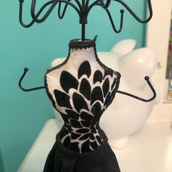 Beautiful necklace organizer - Picture 3 of 4